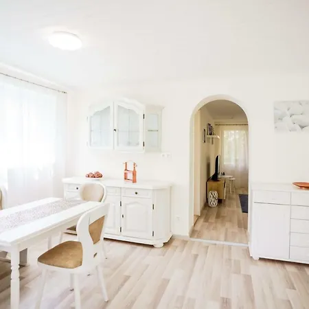 Eleven House بيت للعطل