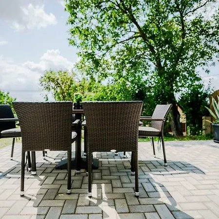 Eleven House * كيستاي